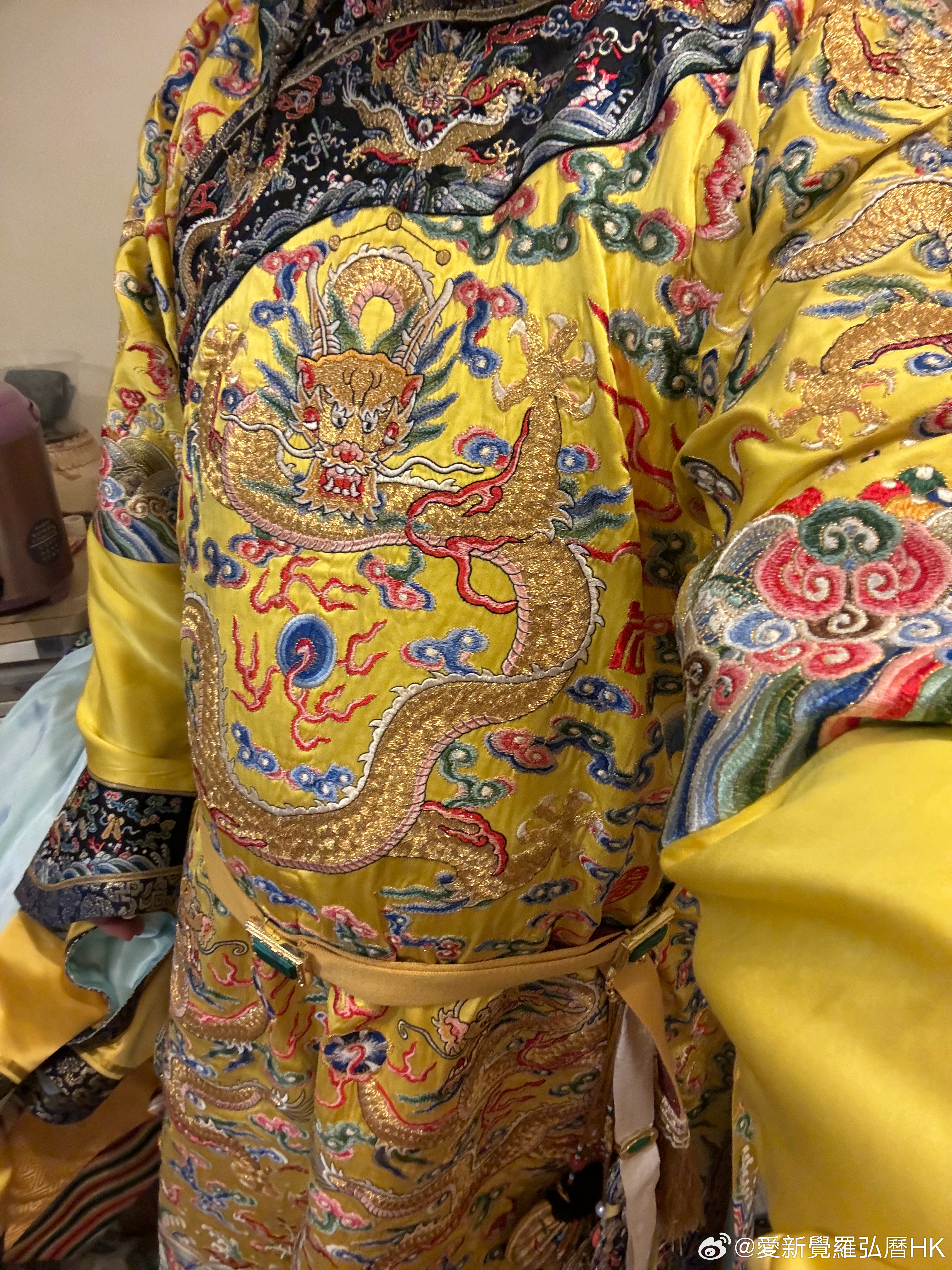 龙袍最新风尚，小巷深处的特色小店探秘